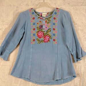 Parsley and sage 3/4 sleeve chambray floral embroidered blouse, size M